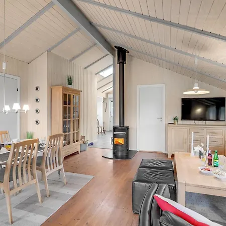 4 Bedroom Lovely In Vaeggerlose *