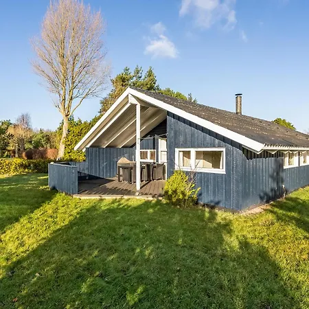 Feriehus 4 Bedroom Lovely In Vaeggerlose Bøtø By